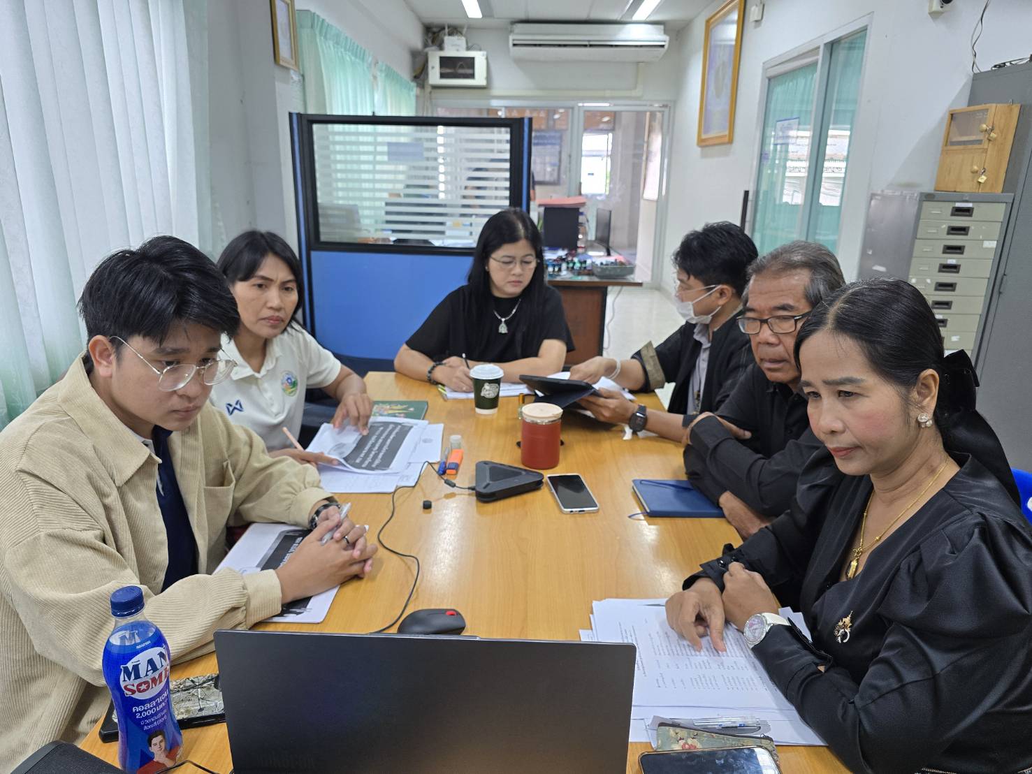 title - ปฏิรูปที่ดินจังหวัดเพชรบุรี พร้อมด้วย ผู้อำนวยการกลุ่ม/ฝ่าย ร่วมประชุมคณะทำงานติดตามเร่งรัดการใช้จ่ายเงินงบประมาณ ประจำปีงบประมาณ พ.ศ. 2569